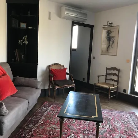 Apartment Eiffel View Paris